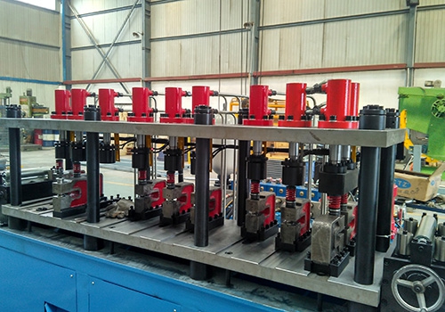 High-speed multi-station hydraulic punching and cutting machine